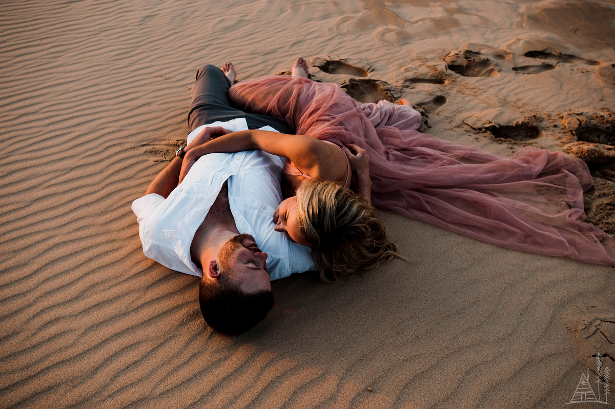 Silver Lake Sand Dune engagement - Kendra Stanley Mills Photography